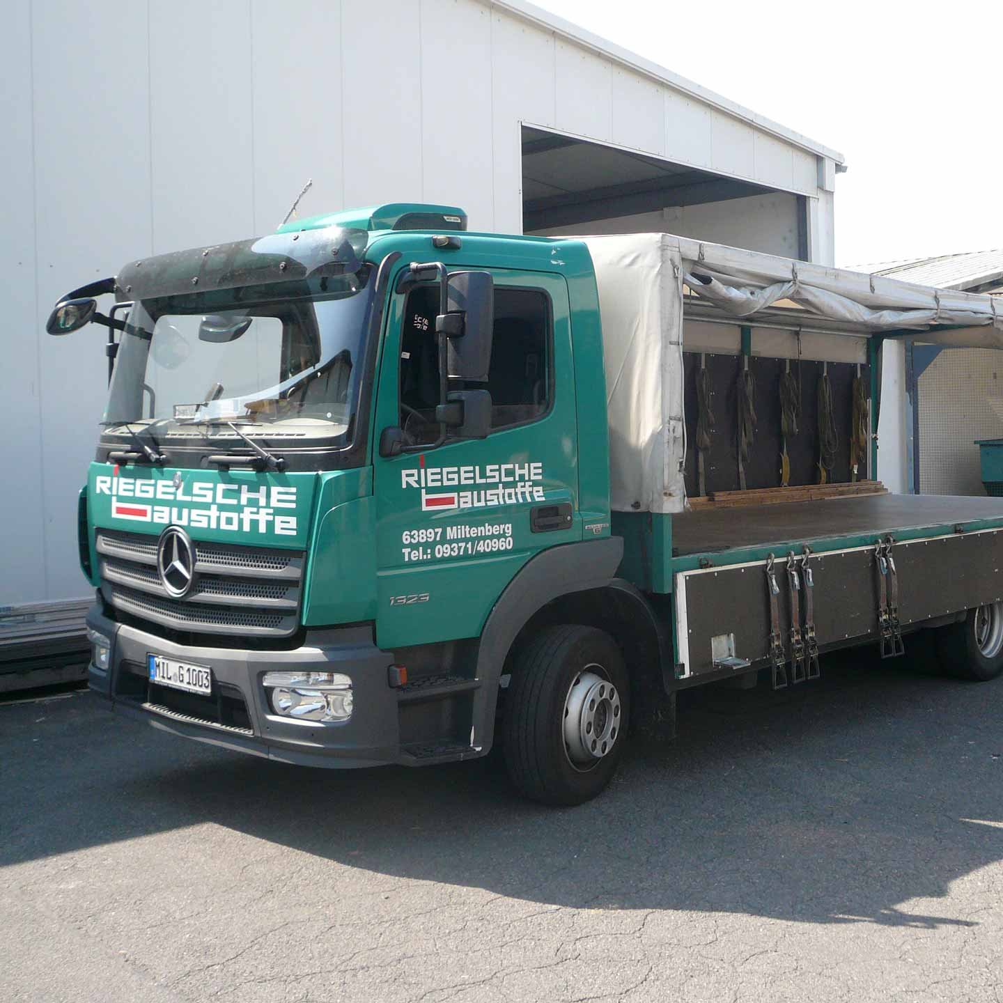 Riegelsche Baustoffe Aschaffenburg Lastkraftwagen für Lieferungen